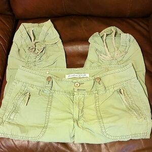 American Eagle Green Cargo Capris Sz 8